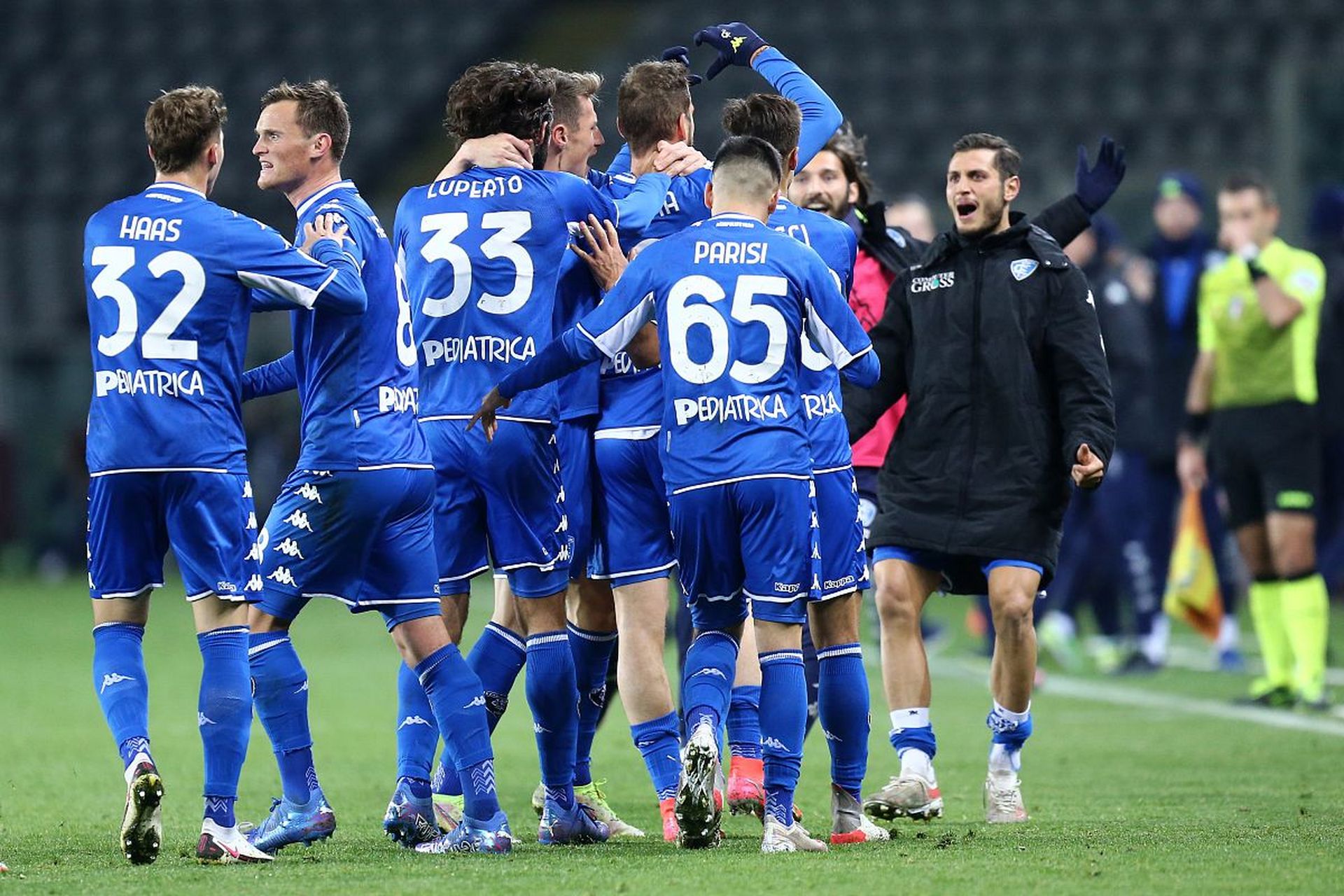 球迷坐满球 球迷坐满球